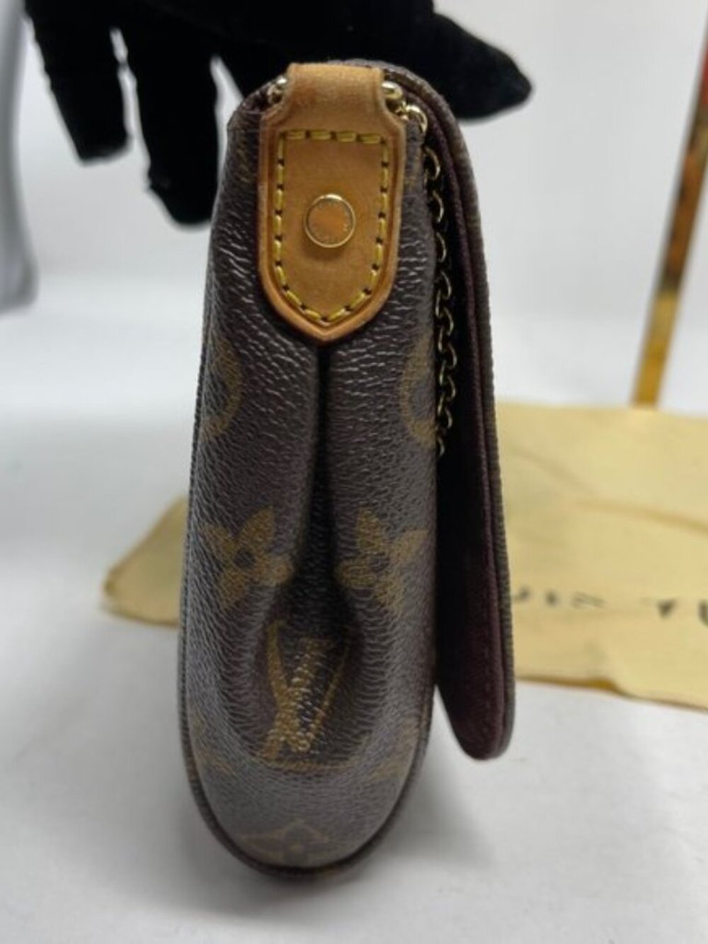 LOUIS VUITTON Monogram Favorite MM Crossbody Bag - Picture 9 of 16